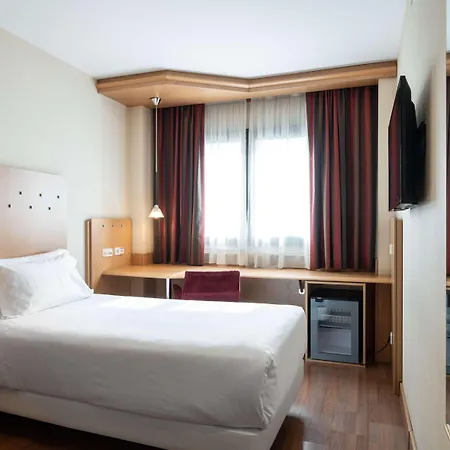 Hotell Catalonia La Maquinista 4*