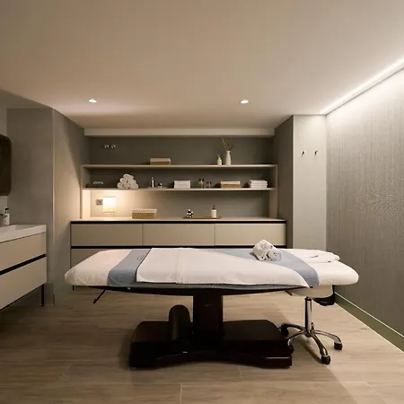 Hotell Catalonia La Maquinista 4*