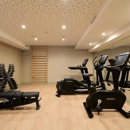 Hotell Catalonia La Maquinista 4*
