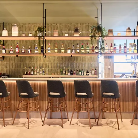 Hotell Catalonia La Maquinista 4*