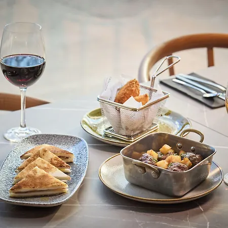 Catalonia La Maquinista 4*