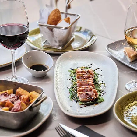 Hotel Catalonia La Maquinista 4*