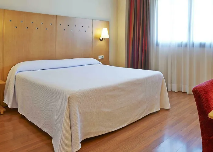 호텔 Catalonia La Maquinista 4*